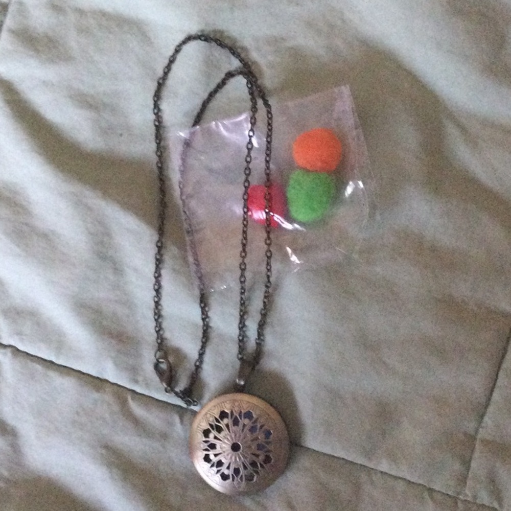 Jewelry - Picture 3 of 7